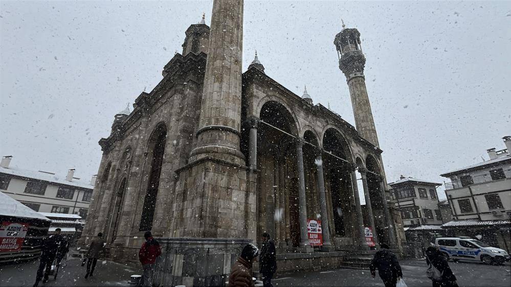 Konya'da Ramazan ayında kar sürprizi: Şehir beyaza büründü 3