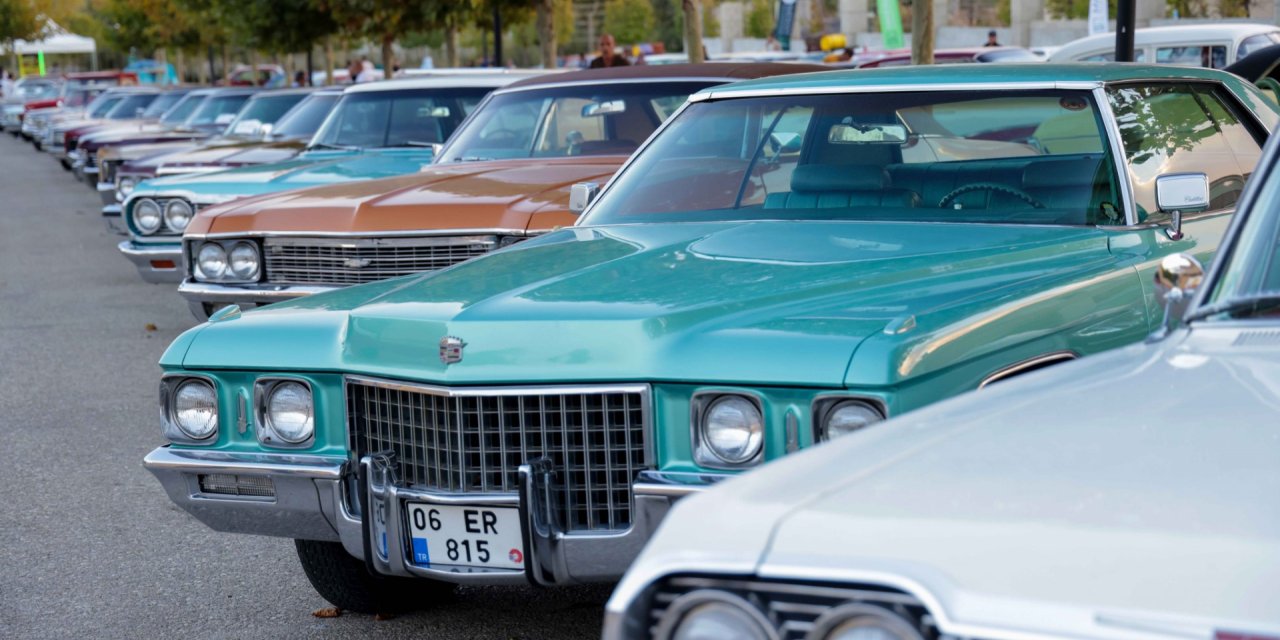 Bir Meram Klasiği; Klasik Otomobil Sergisi Meram’da Açıldı