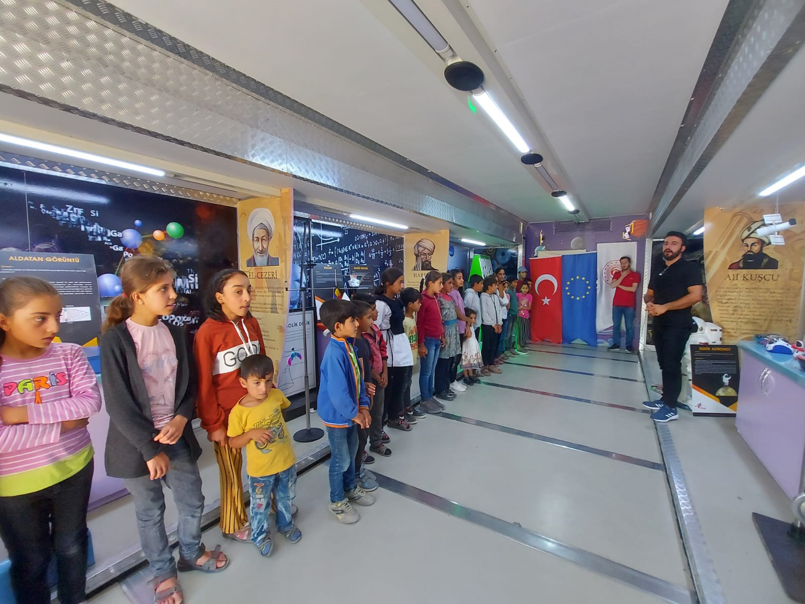 Bilim Tırı’yla Tanıştılar