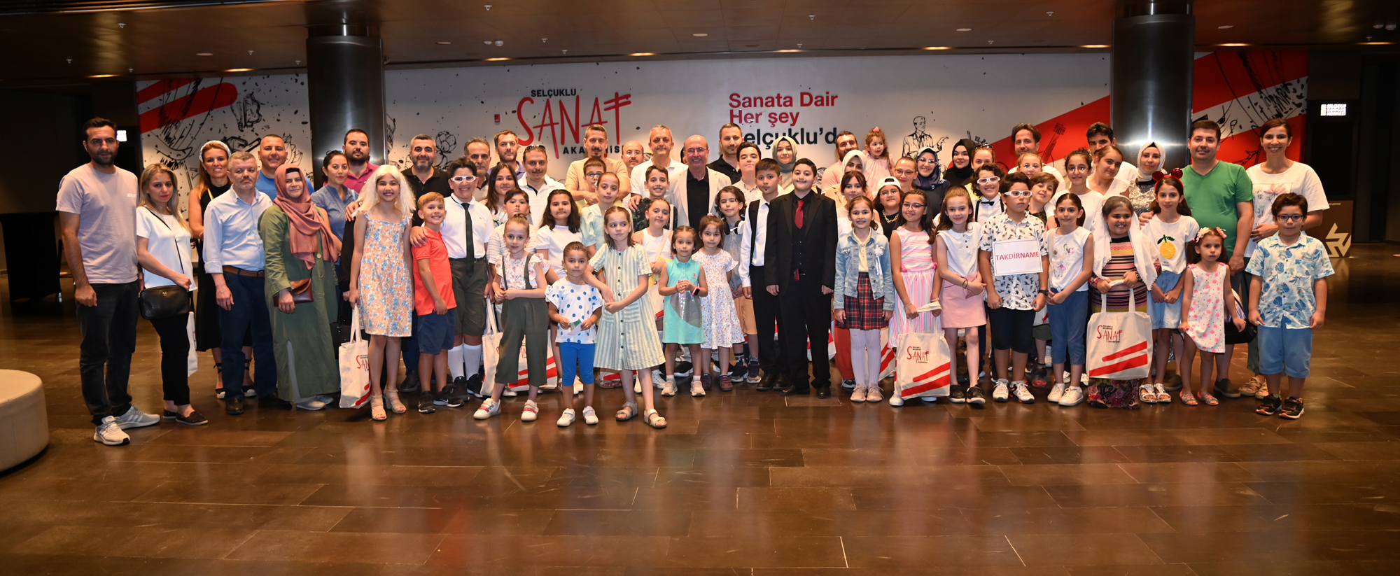 Sanat Akademisi Öğrencilerinden Tiyatro Gösterisi