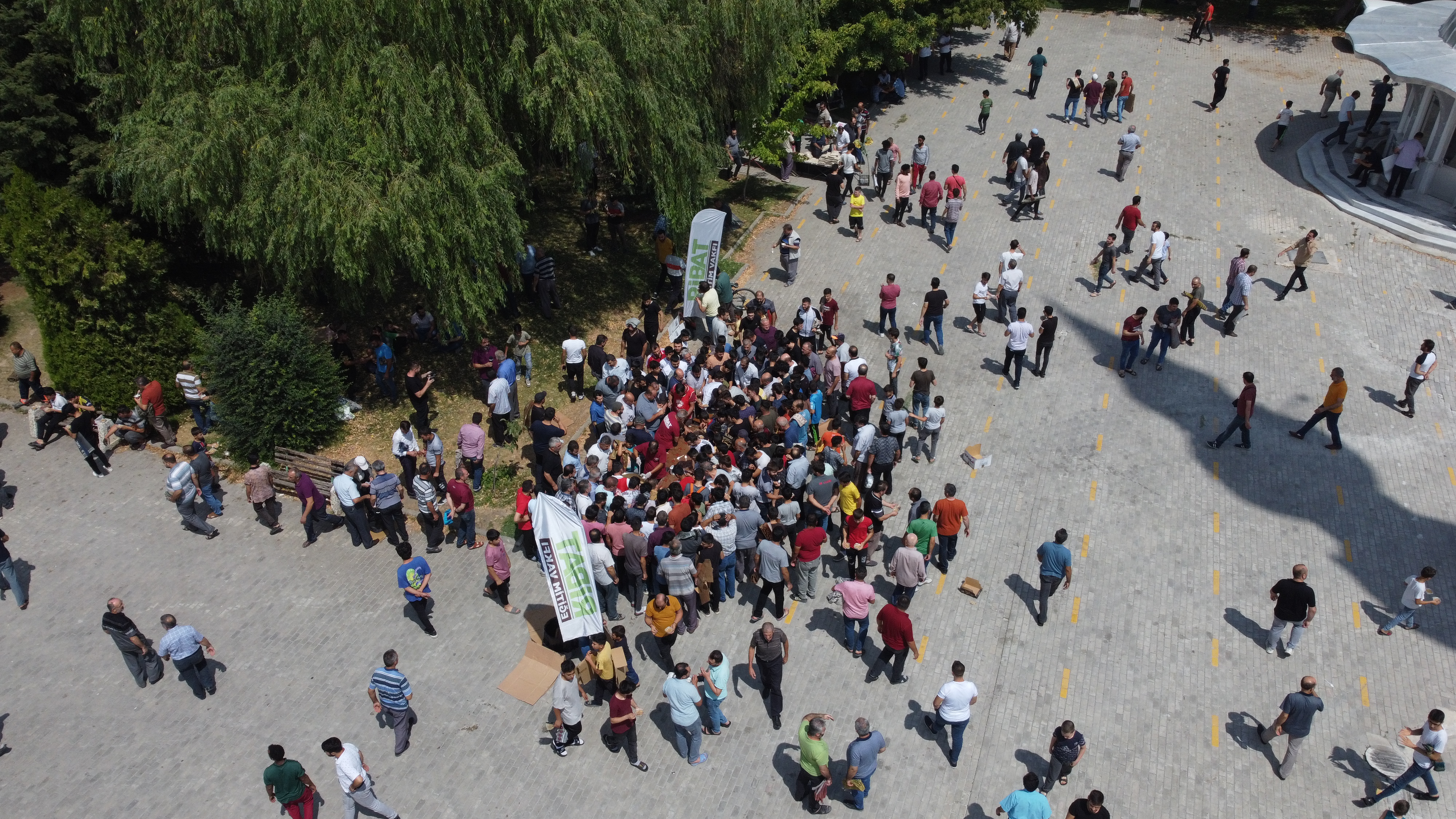 Ribat Eğitim Vakfı Aşure Dağıtımı Gerçekleştirdi