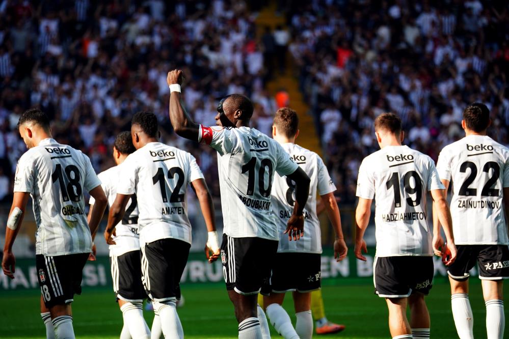 Aboubakar Beşiktaş'ı sırtlıyor!
