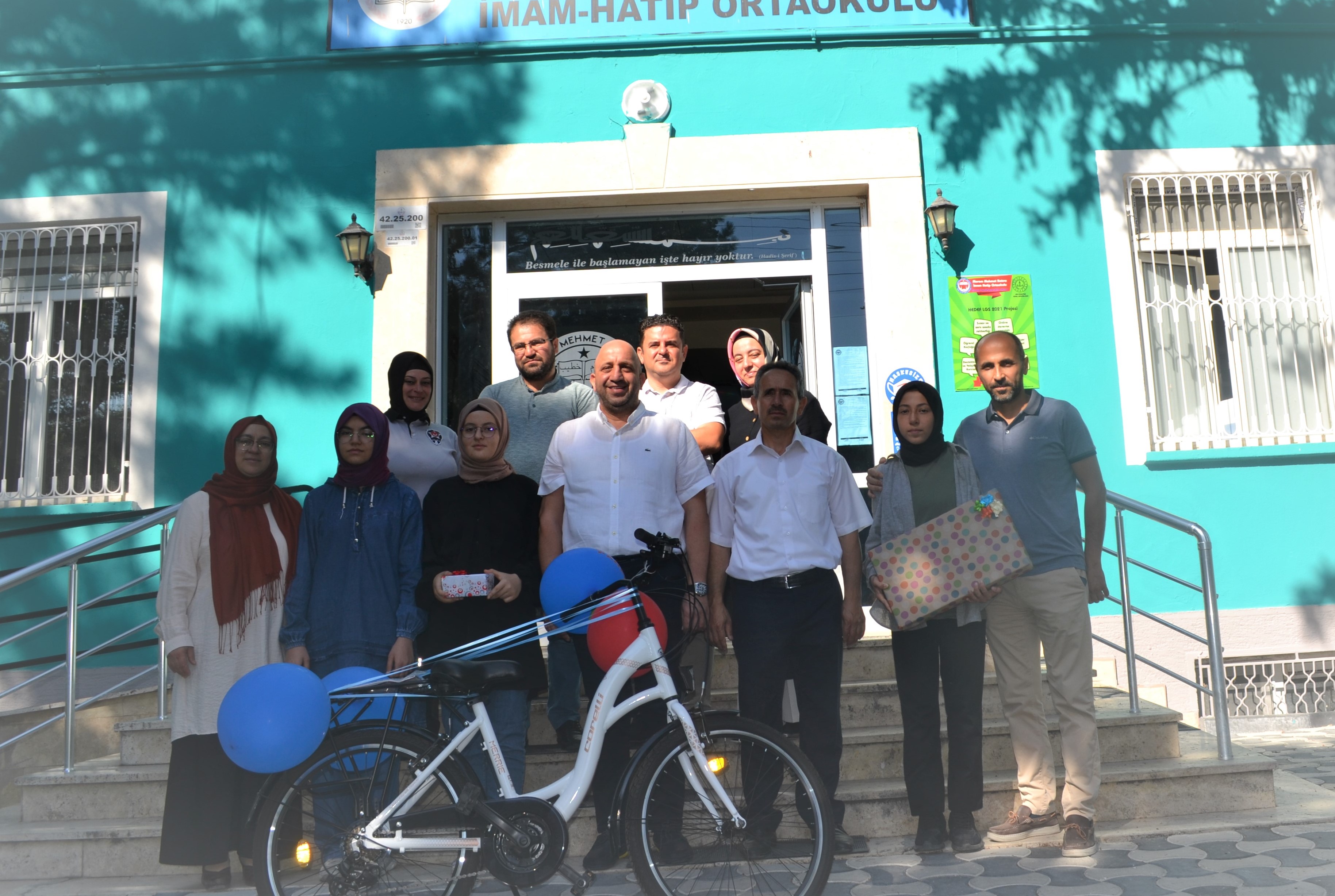 Mekpan, LGS’ de başarılı öğrencileri ödüllendirdi