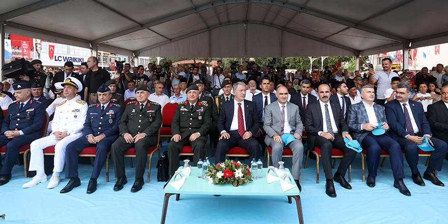 Bakan Akar: "Ordumuz, Cumhuriyet tarihinin en yoğun ve en etkili faaliyetlerini icra etmektedir"