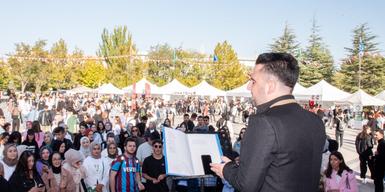 Sanatçı Doğan, Selçuk’ta Konser Verdi