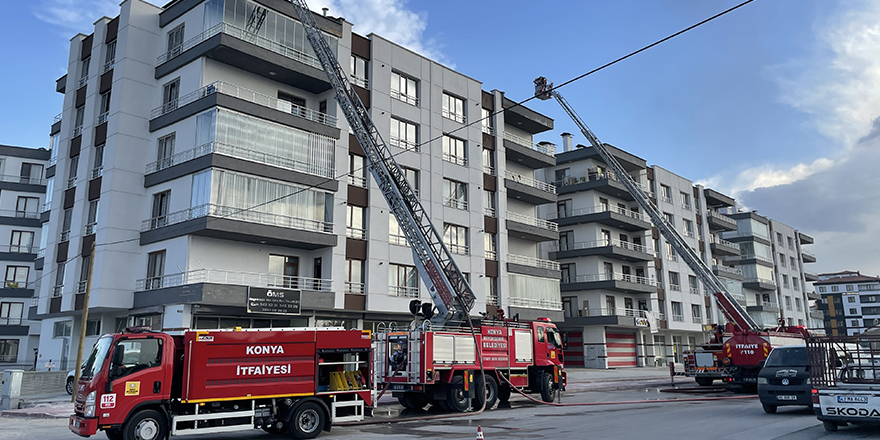 5 katlı binanın çatısında çıkan yangın söndürüldü