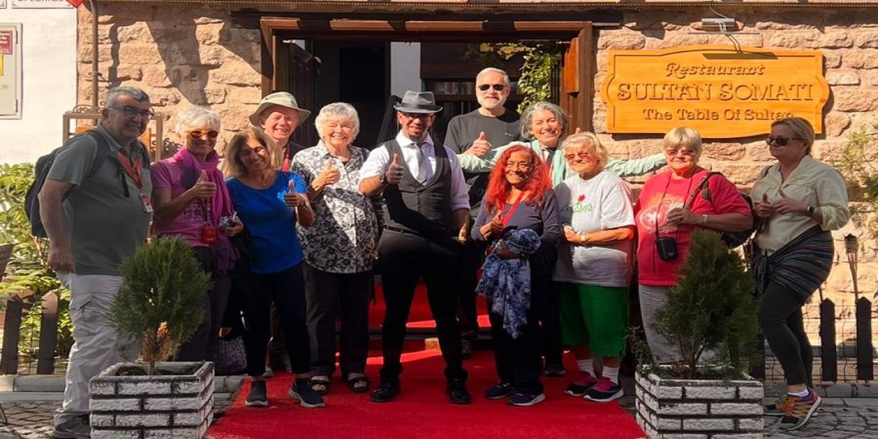 Kurduğu Sofrada Tarihi  Bir Yolculuğa Çıkarıyor