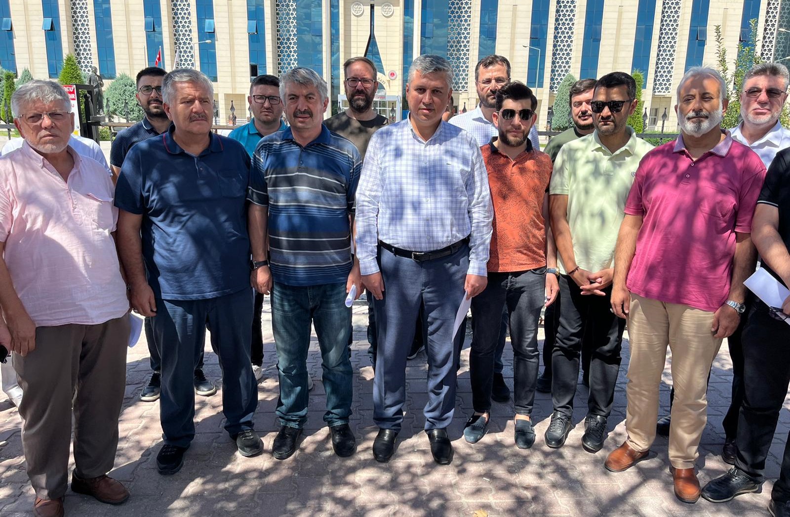 ÖNDER İmam Hatipliler Derneği üyelerinden Şarkıcı Gülşen'e Tepki