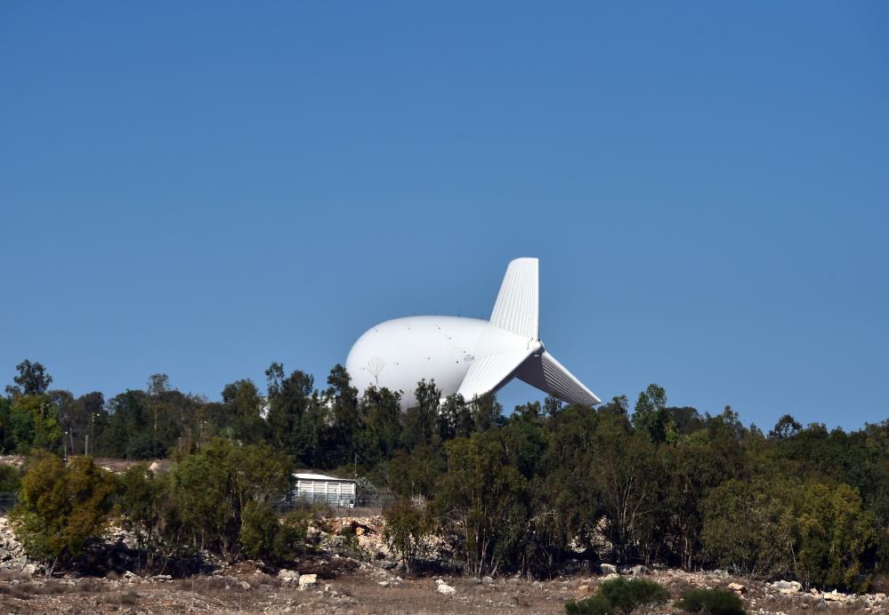 İsrail'de dünyanın en büyük uyarı sistemlerinden olan zeplin görüntülendi