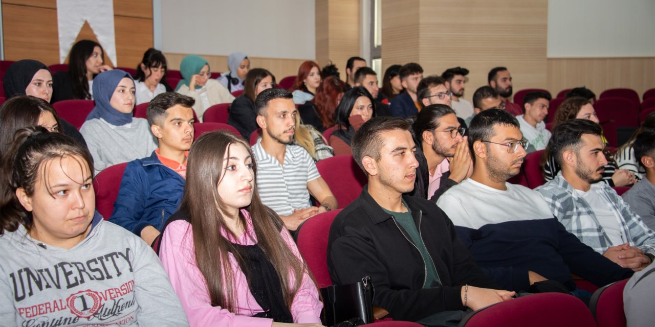 Selçuk, İş İnsanlarını Öğrencilerle Buluşturuyor