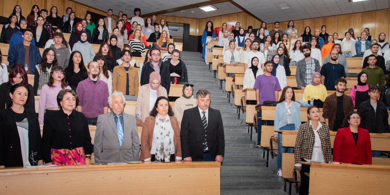 Selçuk'ta ‘Nevai ve Shakespeare’ İle ‘Özbek Edebiyatı’ Anlatıldı