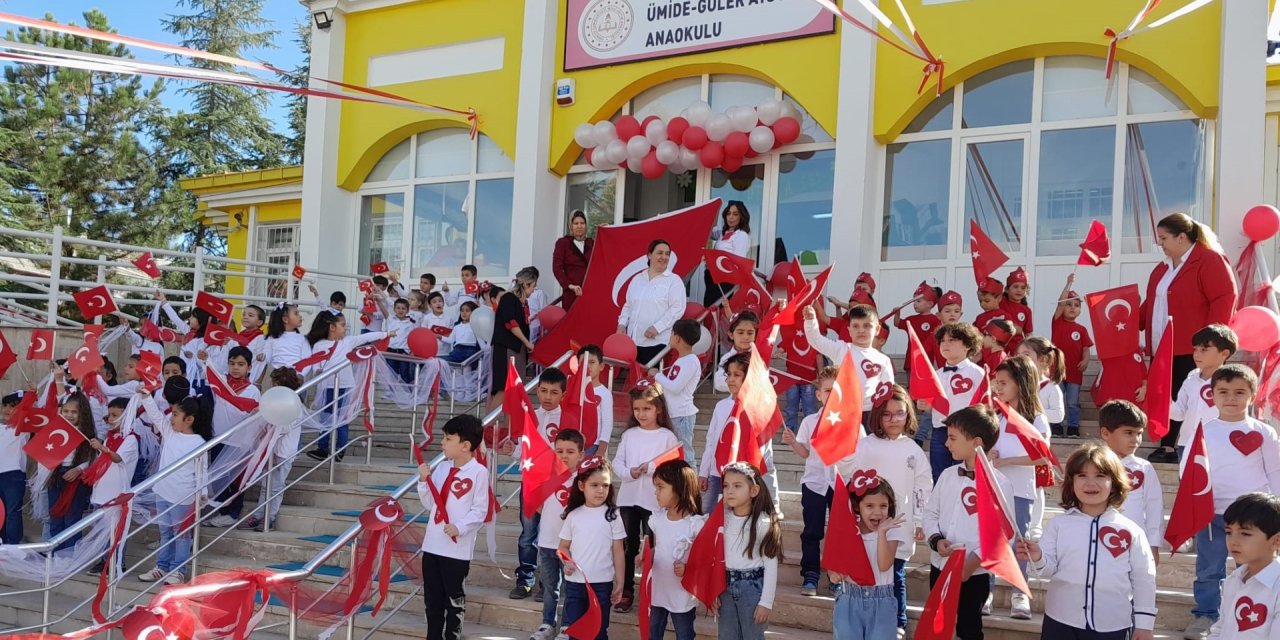 Ümide-Güler Atsüren Anaokulu miniklerinden 100. yıl coşkusu