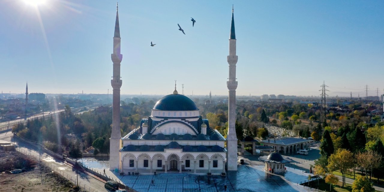 Dualarla Açıldı! 2 Bin kişinin ibadet edebileceği Camide Çocuk kreşi ve Kadın Kuran-ı Kerim öğrenim alanı var