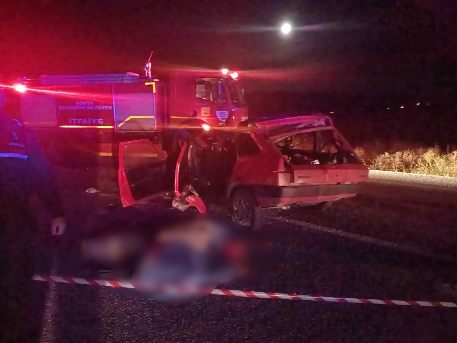 Konya’da otomobil kamyonla çarpıştı