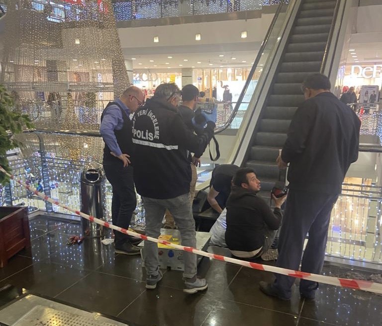 Konya’da yürüyen merdivende düşen çocuğun parmakları koptu