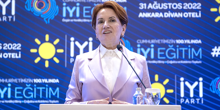 Akşener, partisinin yeni eğitim politikalarının tanıtıldığı toplantıya katıldı