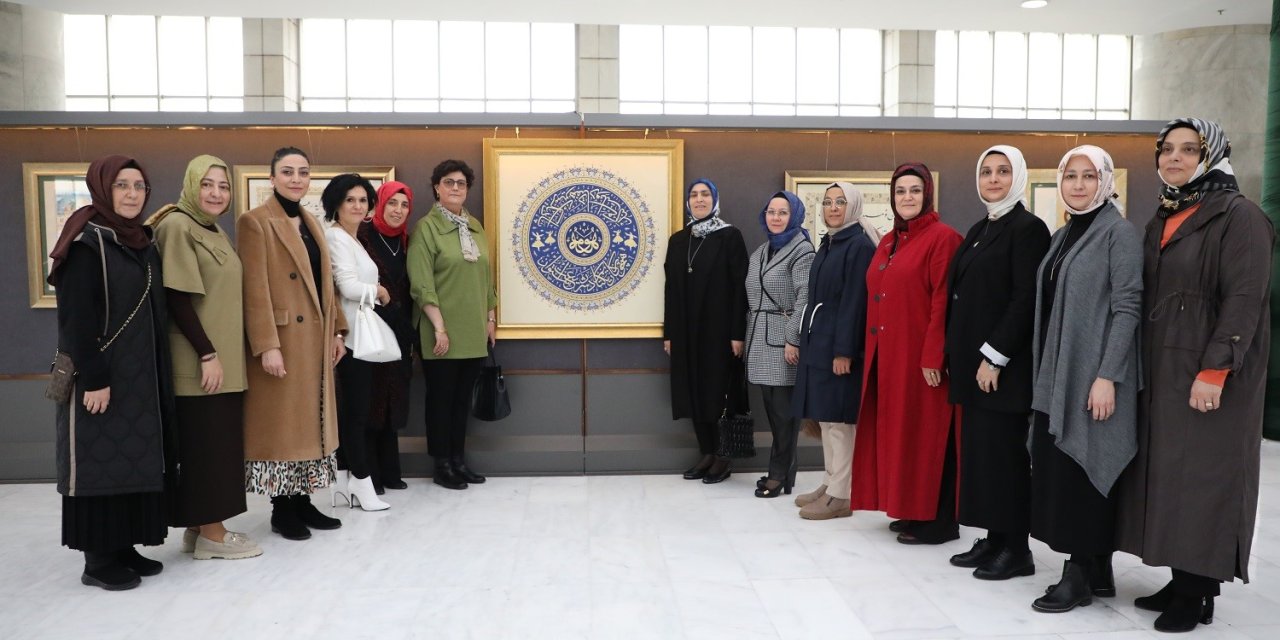 Konya Protokolünün Eşleri Sergi Gezisinde Buluştu