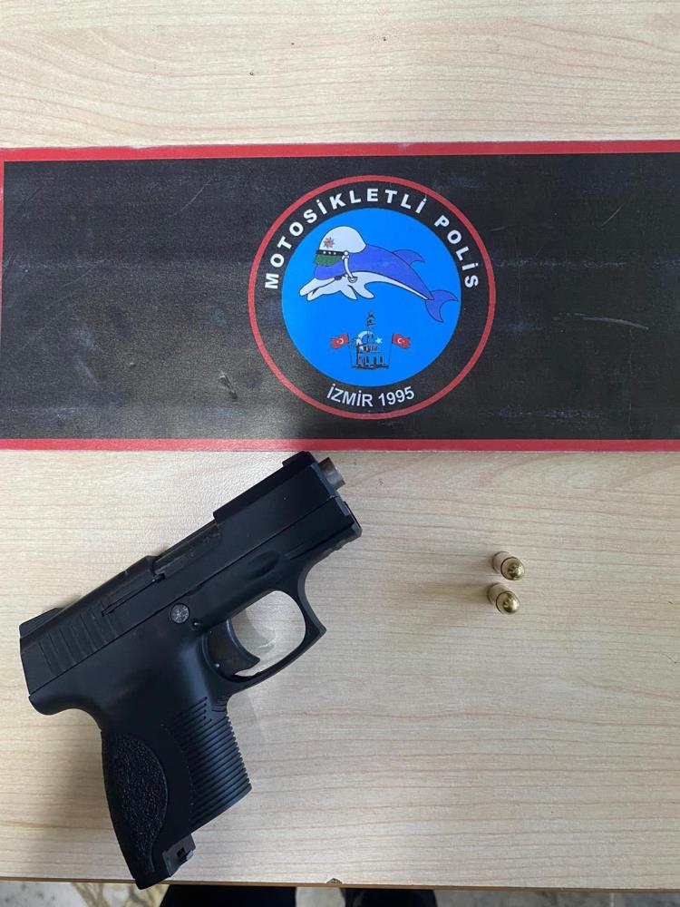 30 yıl hapis cezasıyla aranan hırsız, İzmir Yunusları'na yakalandı