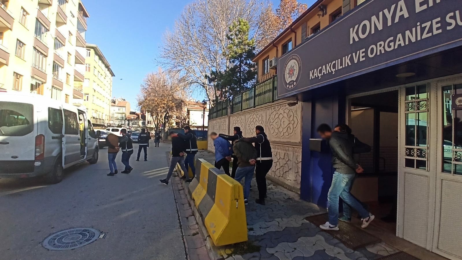 Konya'da piyasa değeri 6 milyon olan gümrük kaçağı ürün ele geçirildi: 20 gözaltı