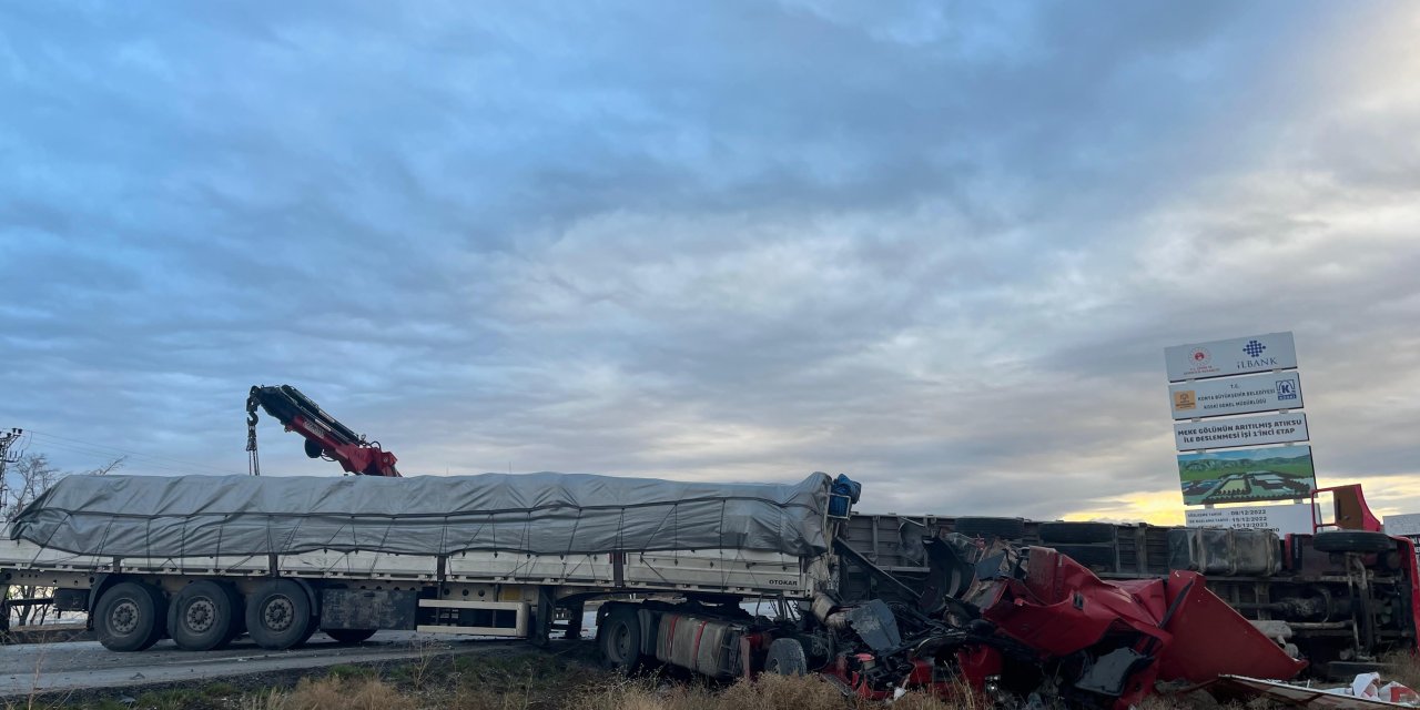 Konya'da kamyon ile tır çarpıştı: 2 yaralı