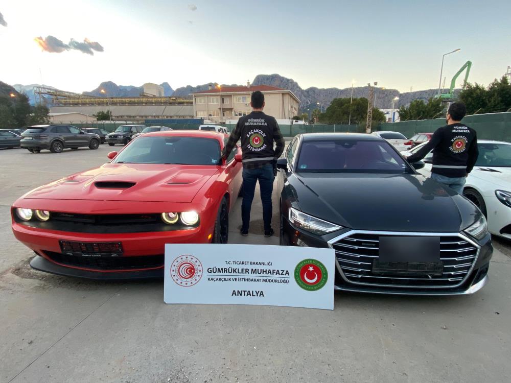 Ekipler, 187 milyon liralık kaçak lüks araçlara el koydu