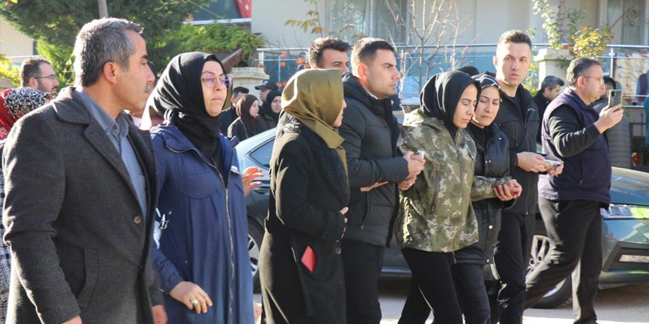 Şehit eşini askeri kamuflajla uğurladı