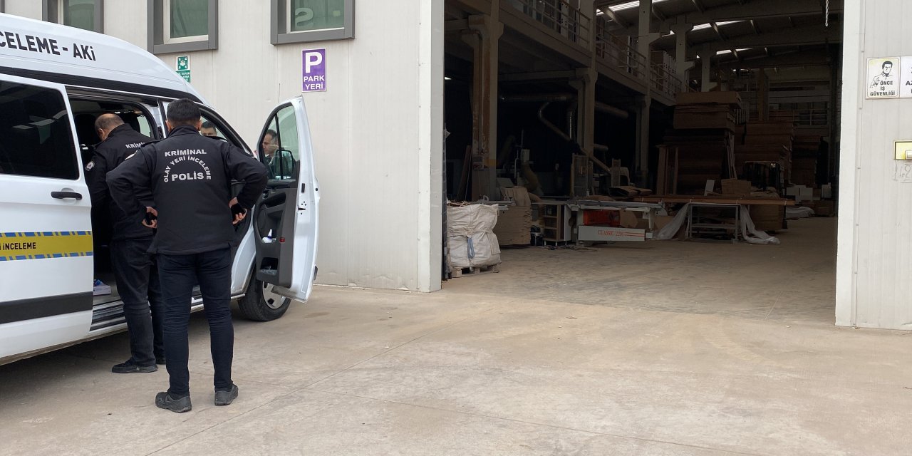 Pres makinesi ile duvar arasında sıkışan işçi hayatını kaybetti