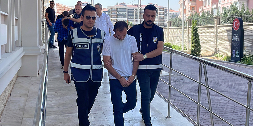 Hırsızlık şüphelileri, çaldıkları ikinci çelik kasayı açamadan yakalandı