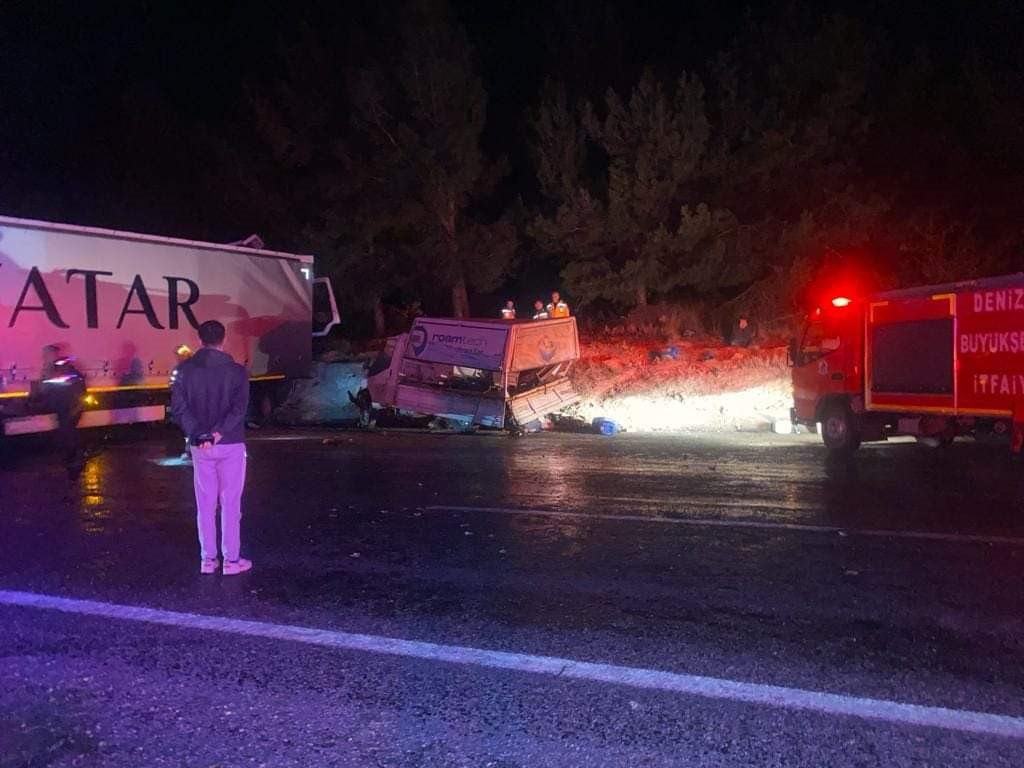 Tır ile transit çarpıştı: 1 ölü, 3 yaralı