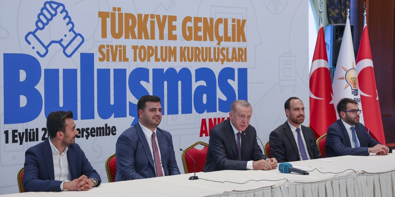 Cumhurbaşkanı Erdoğan, Türkiye Gençlik Sivil Toplum Kuruluşları Buluşması'na katıldı