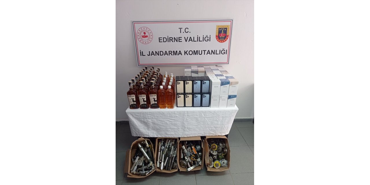 Edirne'de Bulgaristan'dan gelen otobüsteki yolcu kaçakçılık yaptığı iddiasıyla gözaltına alındı