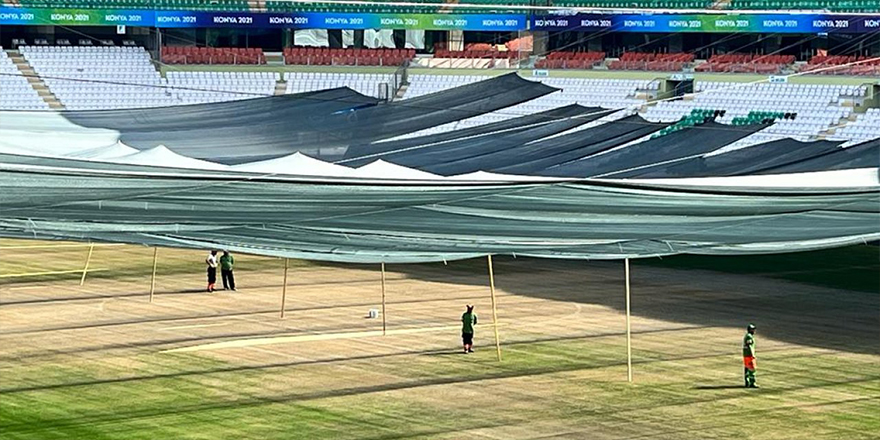 Konya Büyükşehir Stadı'nın zemin yenileme çalışmaları sürüyor