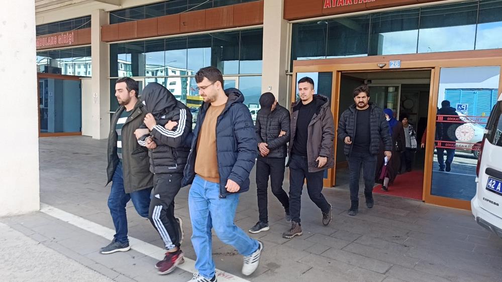 Konya'da evden hırsızlık şüphelileri yakalandı