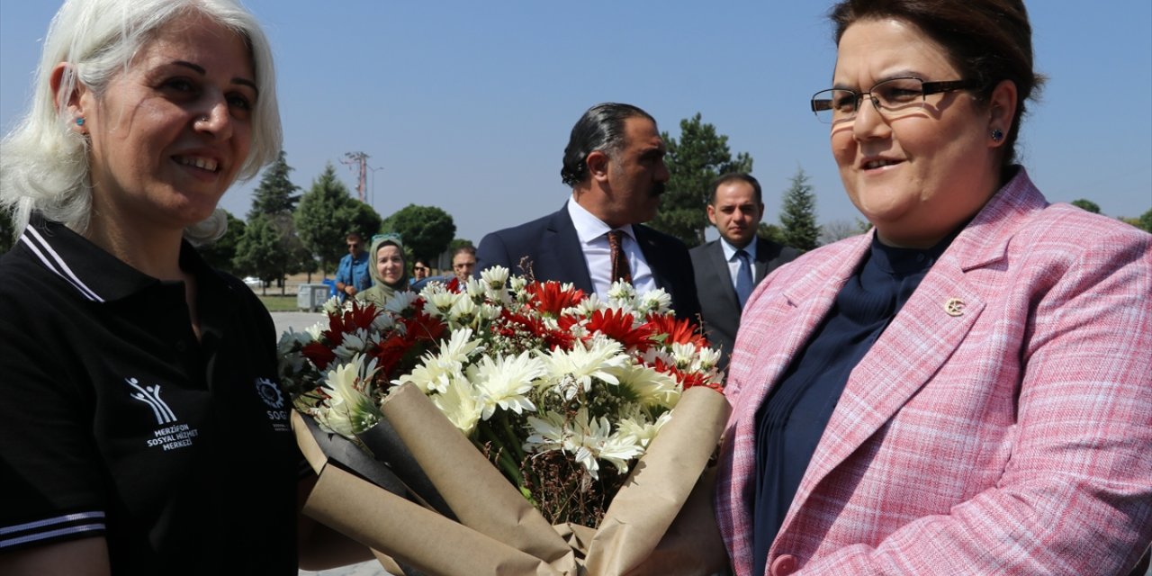 Aile ve Sosyal Hizmetler Bakanı Yanık, Amasya'da ziyaretlerde bulundu
