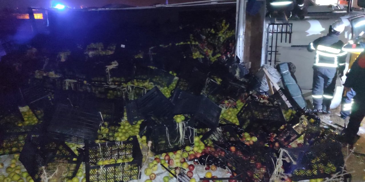 Konya’da kamyon devrildi: 1 yaralı