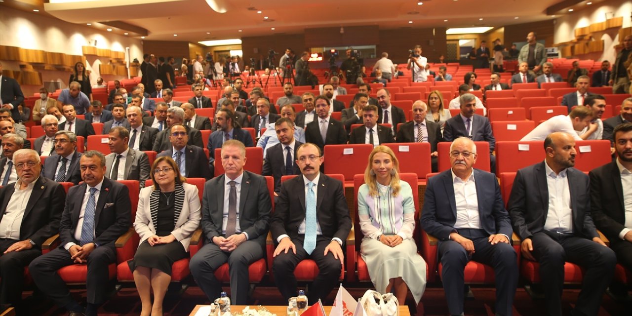 Ticaret Bakanı Muş, Gaziantep'te "Türkiye İhracat Seferberliği Zirvesi"nde konuştu: