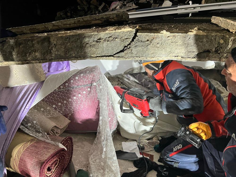 Şanlıurfa'da ev çöktü! Ölü ve yaralılar var