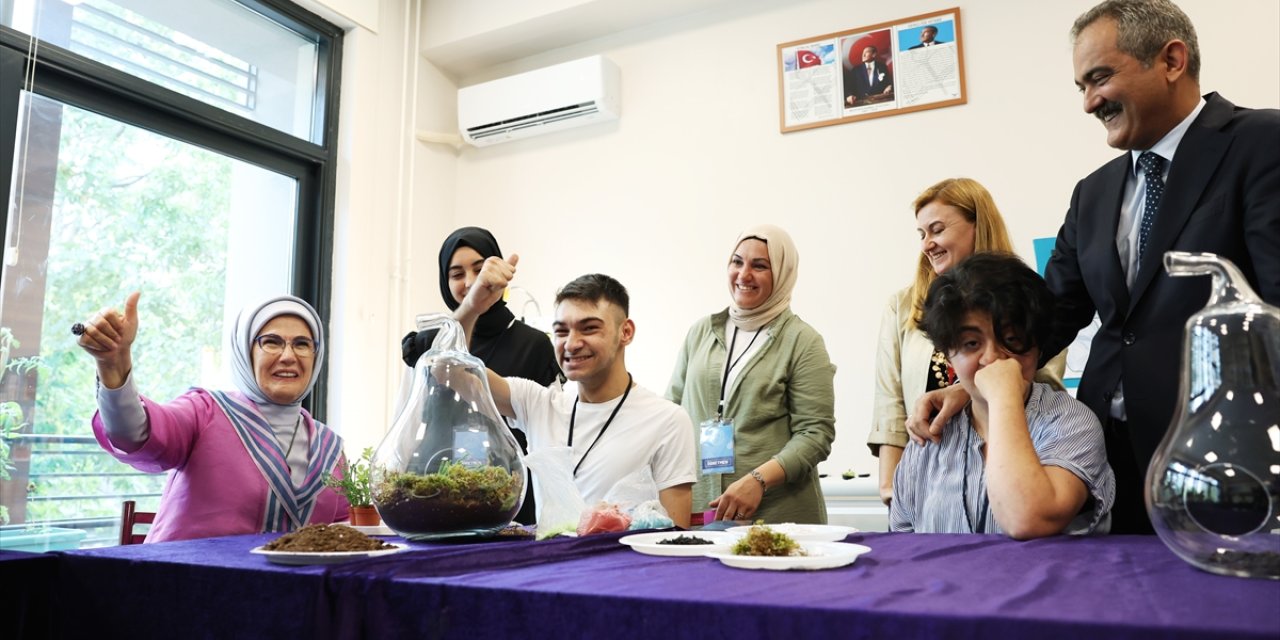 Emine Erdoğan, Türkiye'de yetişkin engellilere hizmet veren ilk halk eğitim merkezinin açılışını yaptı