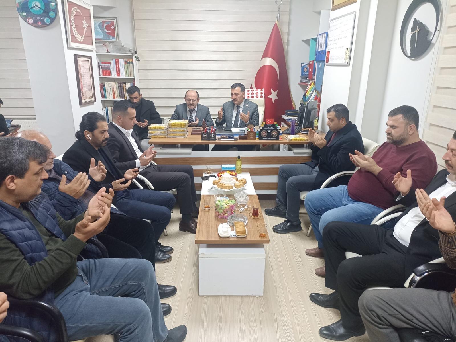 TÜRKAV üyeleri deprem şehitlerini dualarla andı