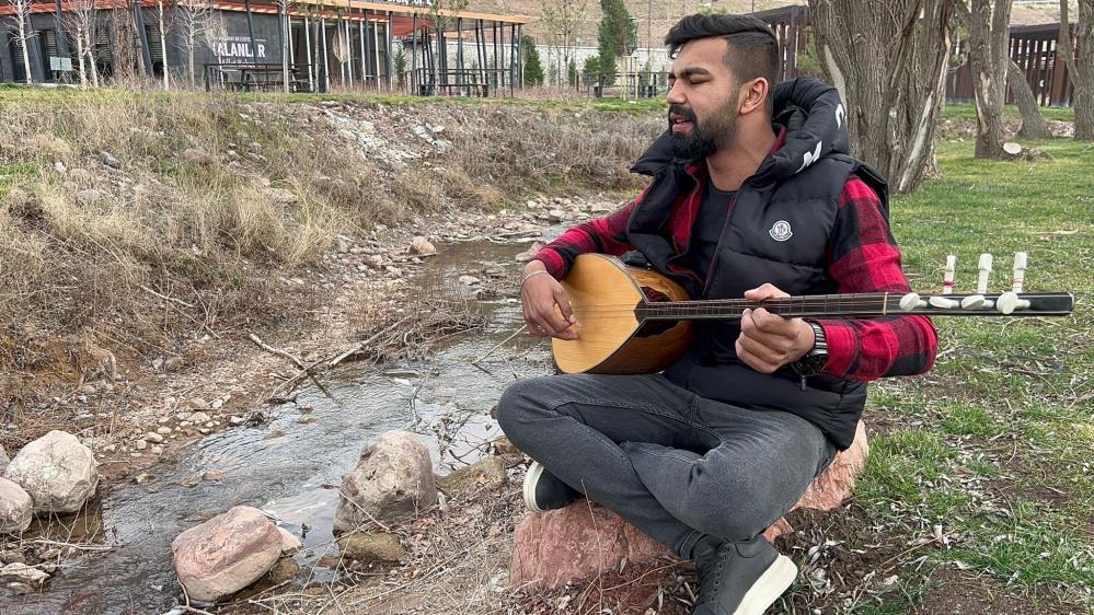 Kulak aşinalığıyla öğrendi! Geçim kaynağı oldu