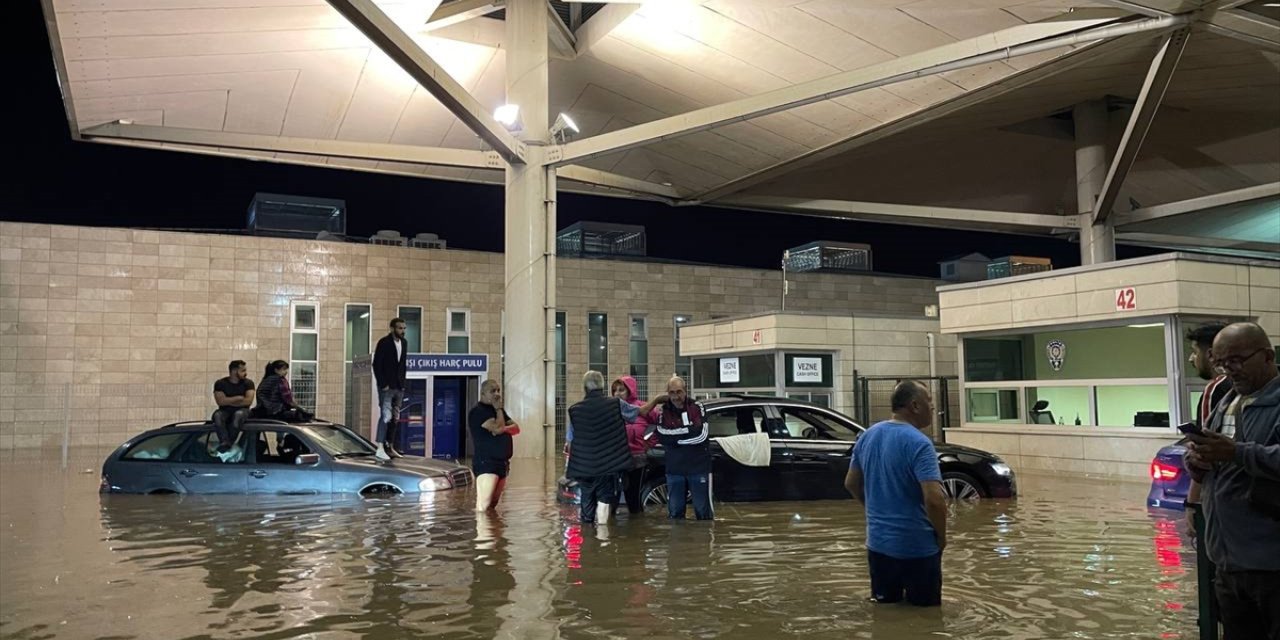Kapıkule Gümrük Sahası'nı su bastı