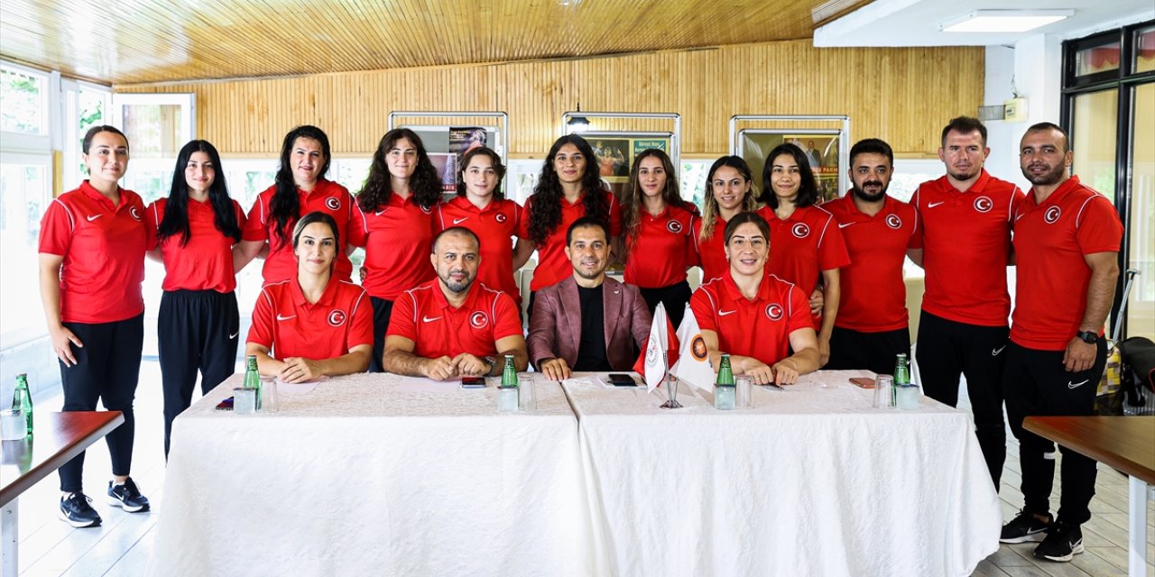 A Milli Kadın Güreş Takımı, medya gününde basın mensuplarıyla buluştu