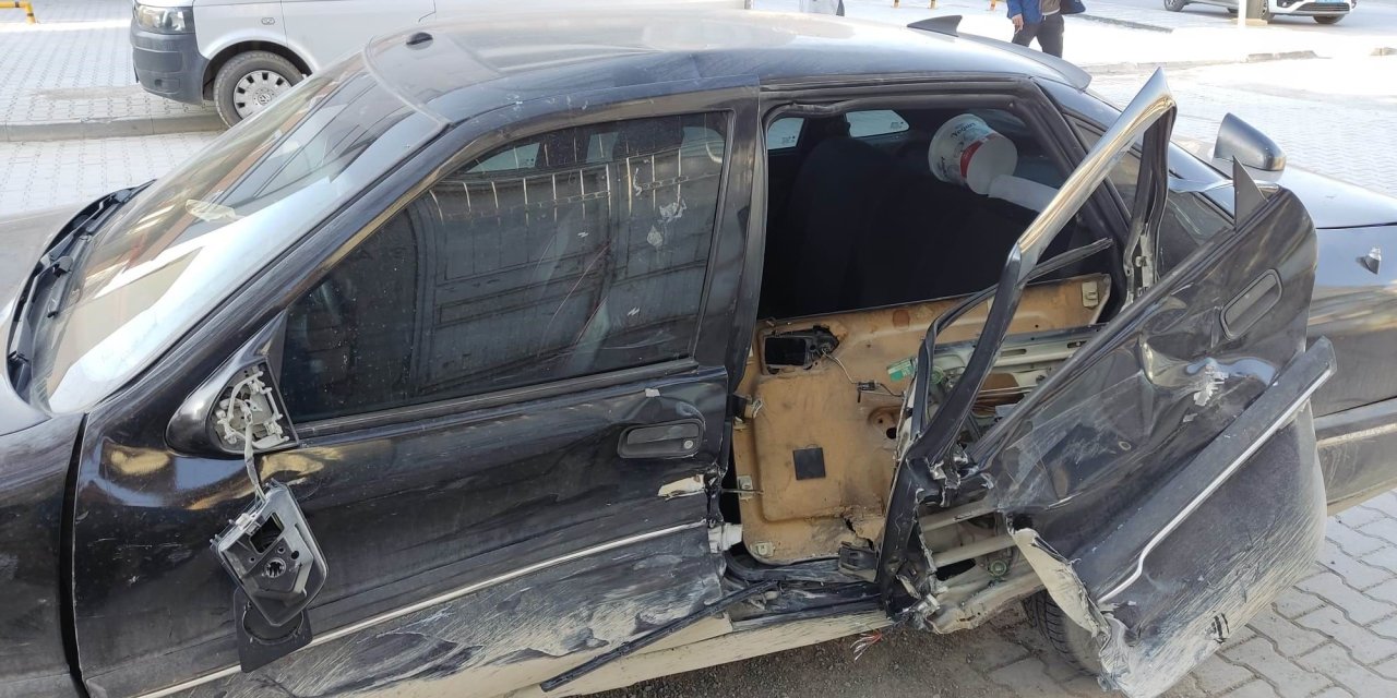 Konya'da otomobil ile minibüs çarpıştı: 2 yaralı