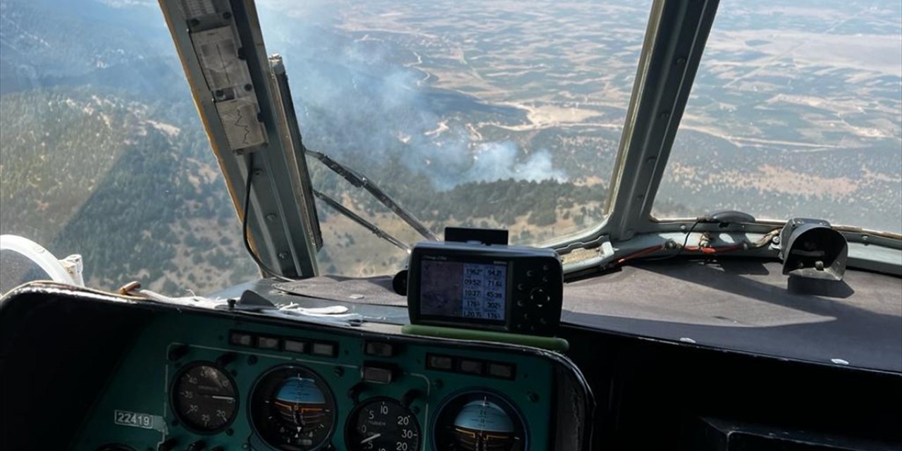 Isparta'da ormanlık alanda çıkan yangına müdahale ediliyor