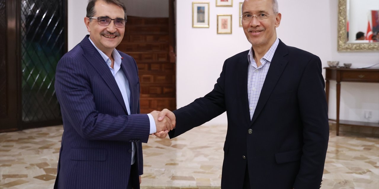 Enerji ve Tabii Kaynaklar Bakanı Dönmez, Petronas Başkanı Mohd Bakke Saleh ile görüştü