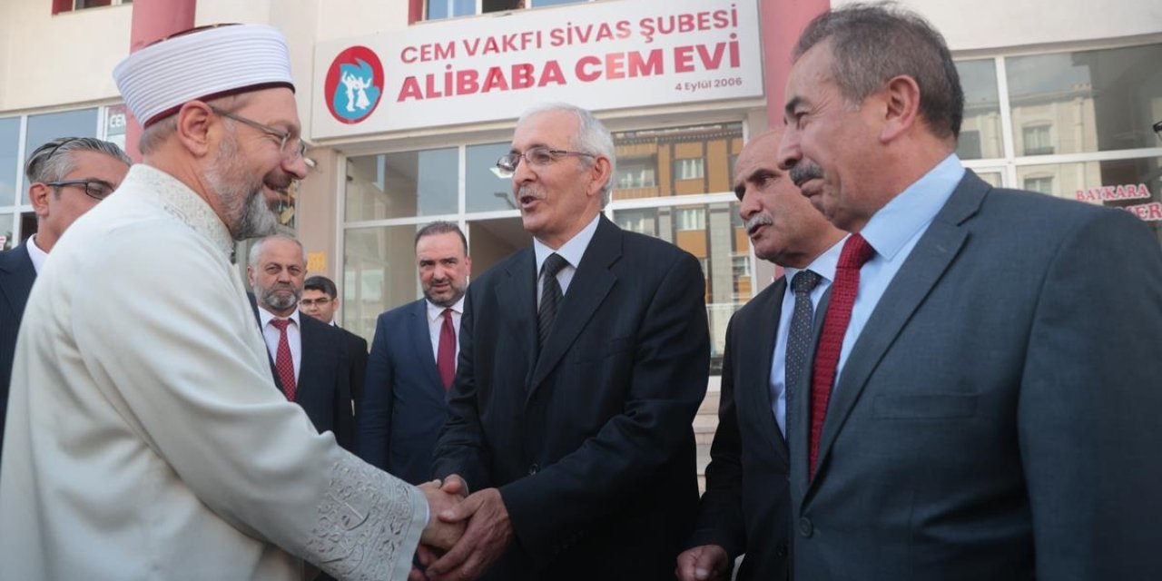 Diyanet İşleri Başkanı Erbaş, Sivas'ta Ali Baba Cemevi'ni ziyaret etti