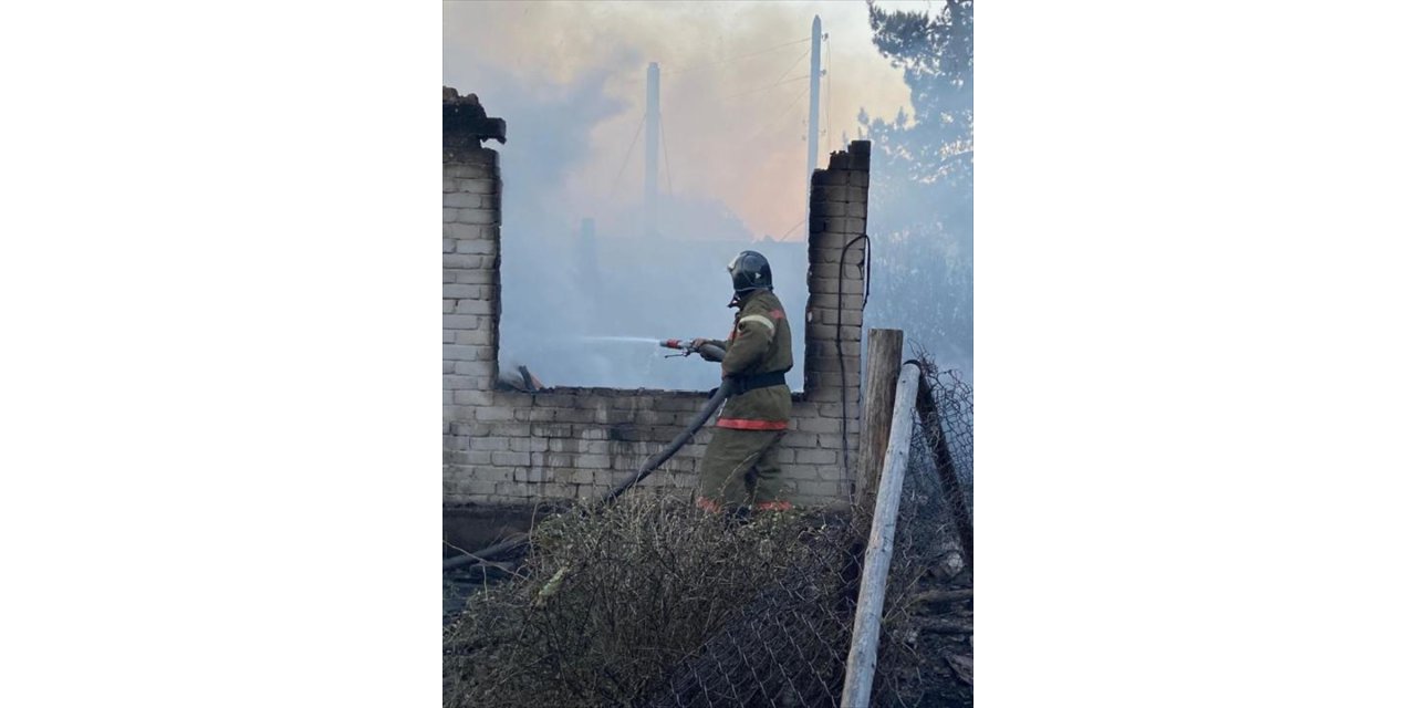 Kazakistan’da çıkan orman yangınında 1 kişi öldü, 100'den fazla ev zarar gördü