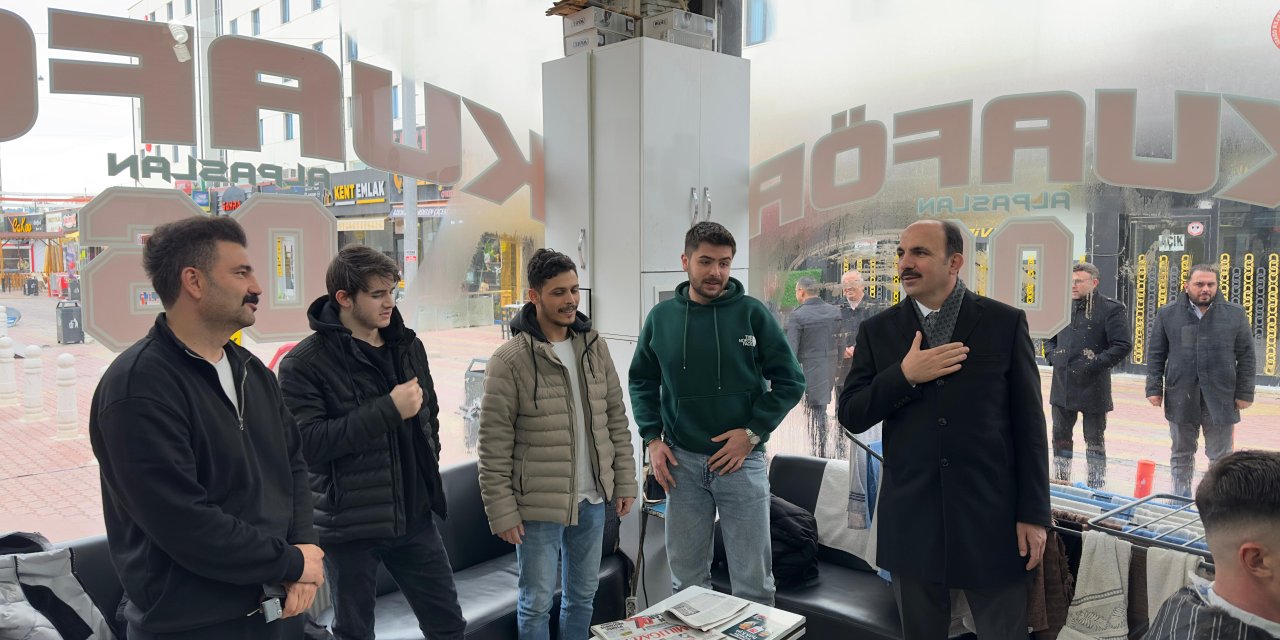 Başkan Altay gençlerle ve esnafla bir araya geldi