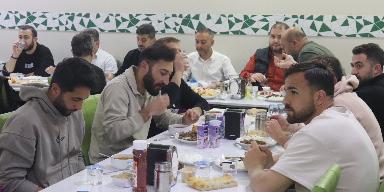 Yavru Kartal iftarda buluştu