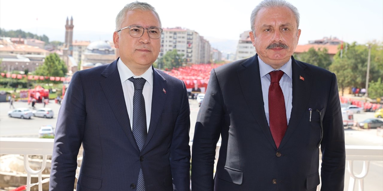 TBMM Başkanı Şentop, Sivas'ta valilik ve belediyeyi ziyaret etti